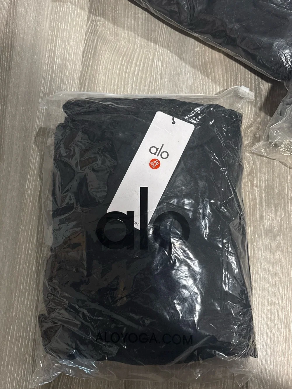 ALO Yoga Men’s Black Hoodie & Joggers Set - Picture 4 of 4